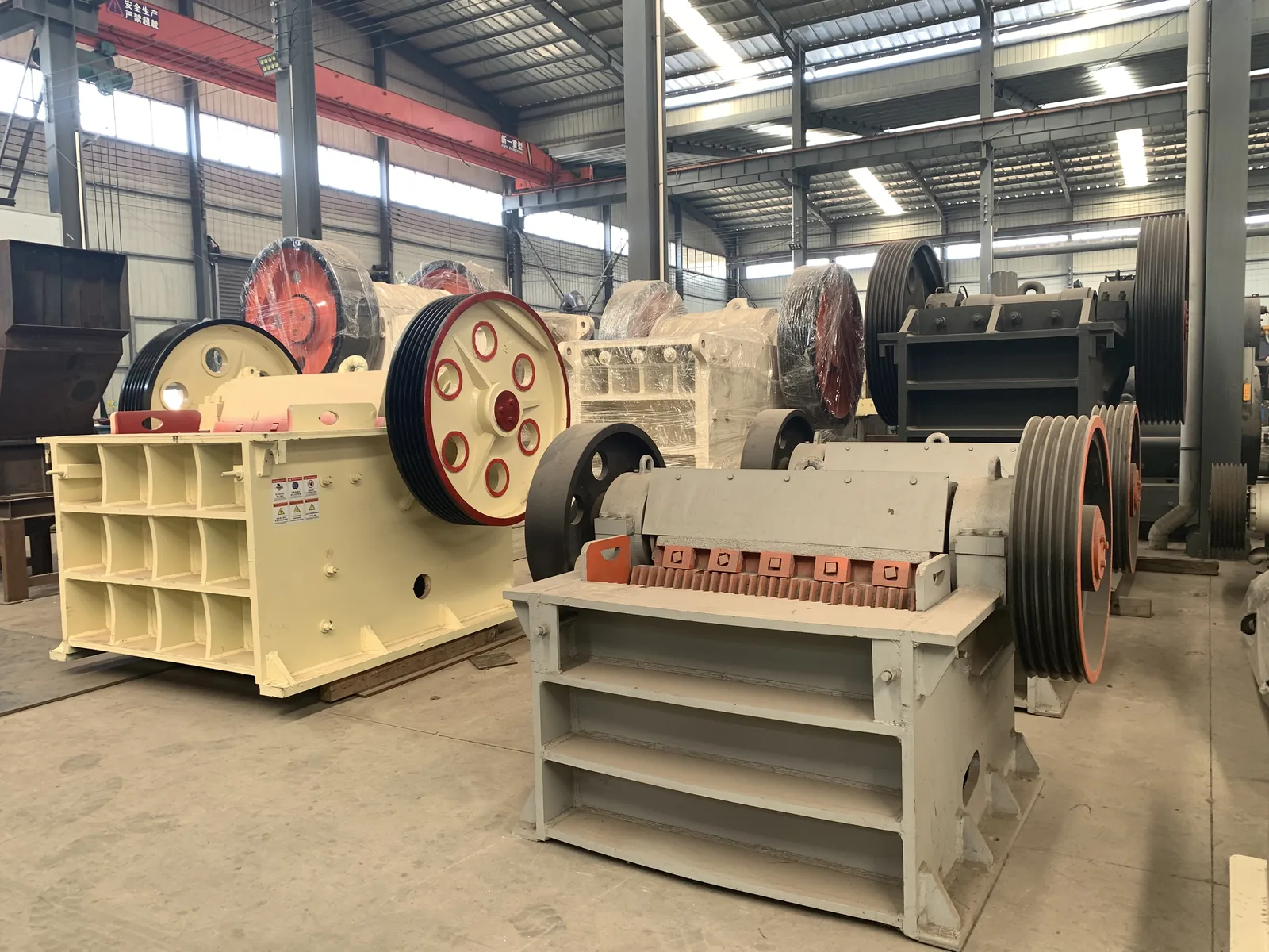 Real jaw crushers photographed at a machinery supply site in Gongyi, China
